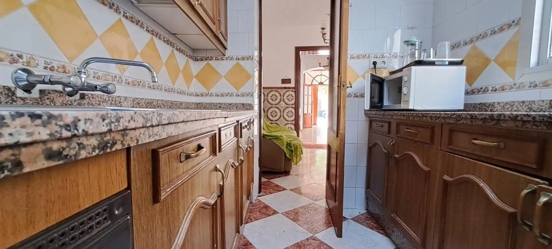Cuina de Casa o xalet en venda en Brenes amb Terrassa i Balcó