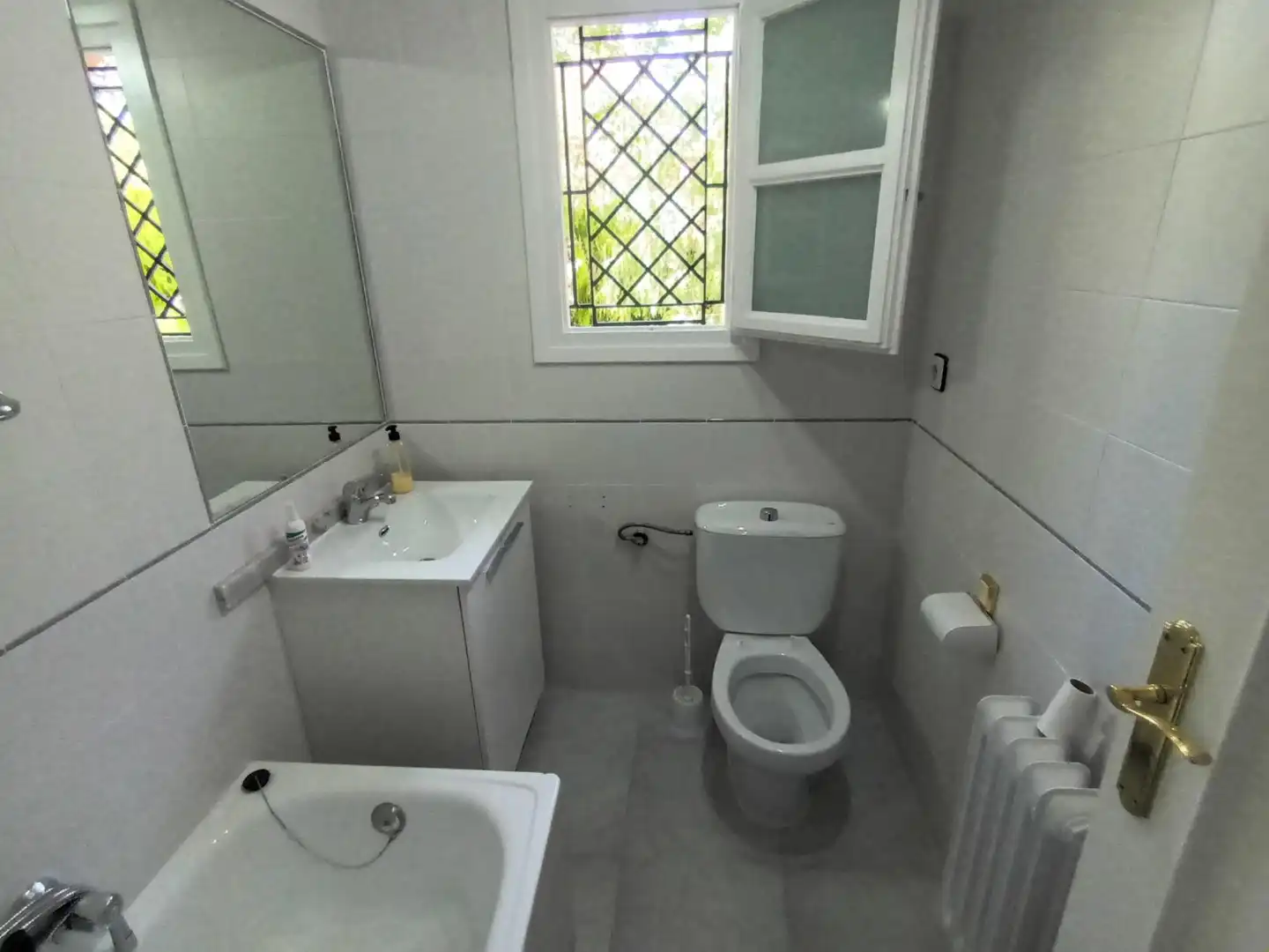 Baño de Casa o chalet de alquiler en Albolote con Calefacción, Jardín privado y Terraza