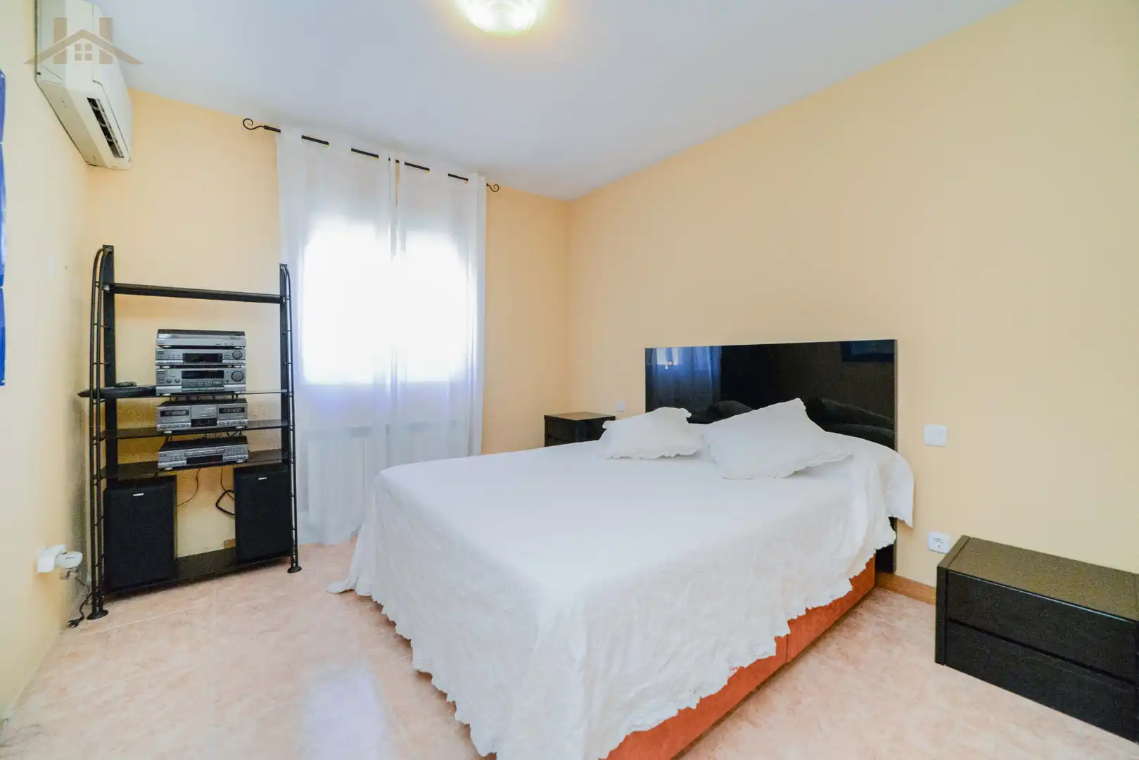Habitación de Casa o chalet en venta en Villa del Prado con Aire acondicionado, Calefacción y Jardín privado