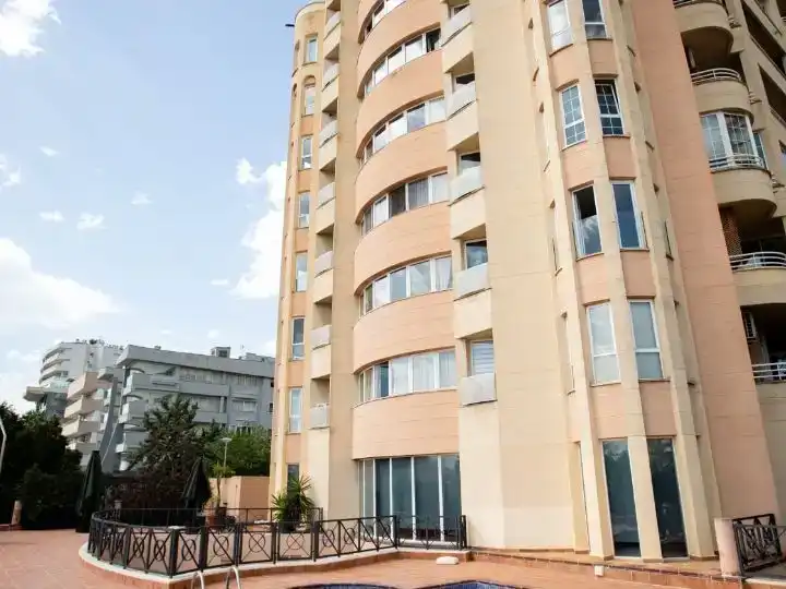 Außenansicht von Wohnung zur Miete in  Palma de Mallorca mit Klimaanlage und Schwimmbad