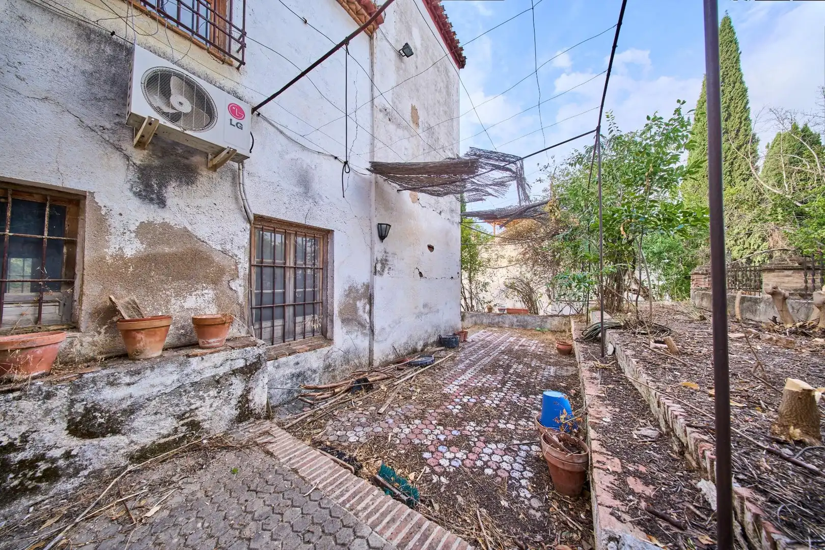 Vista exterior de Casa o chalet en venta en Granada con Jardín privado, Terraza y Piscina