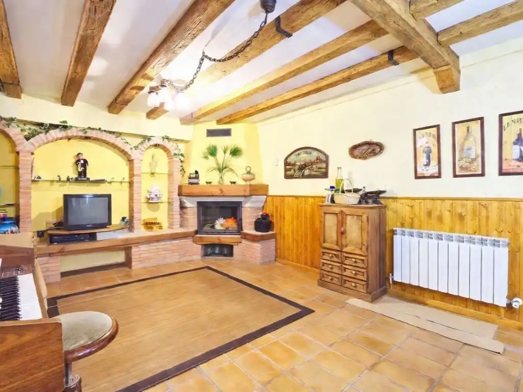 Casa adosada en venda a Miralbueno