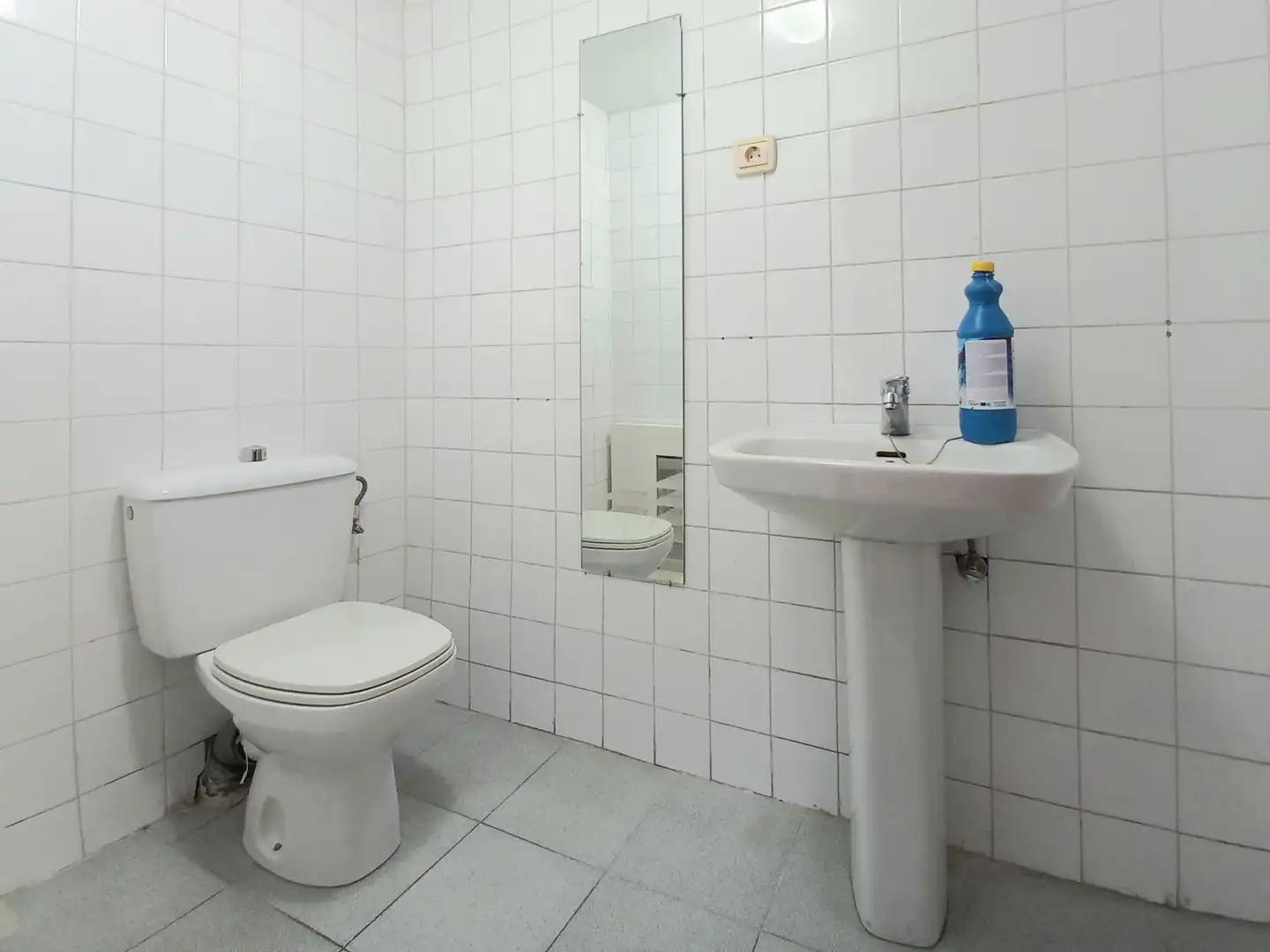 Bathroom of Commercial properties for rent in Burgos