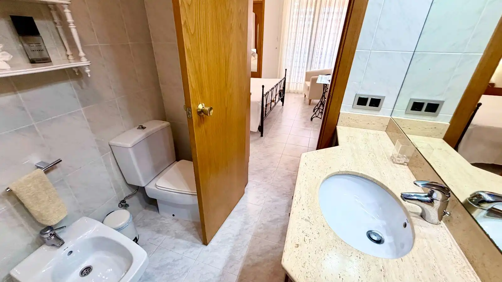 Bathroom of Flat for sale in El Vendrell  with Air Conditioner, Heating and Terrace