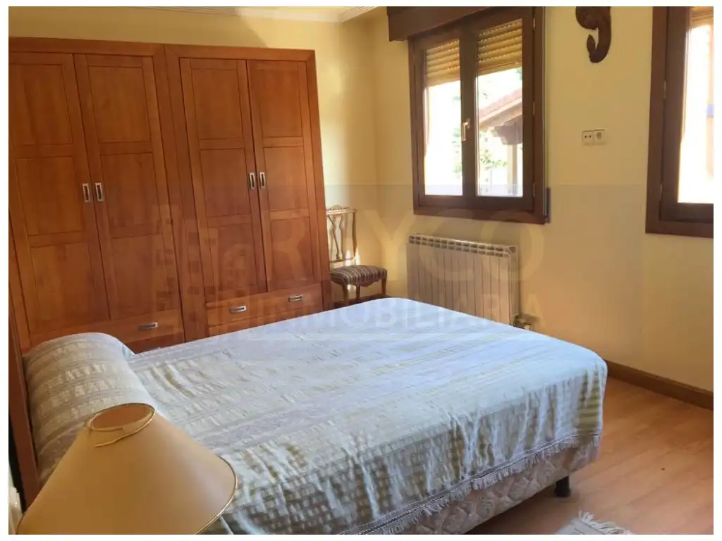 Dormitori de Casa o xalet en venda en Ledesma de la Cogolla amb Balcó