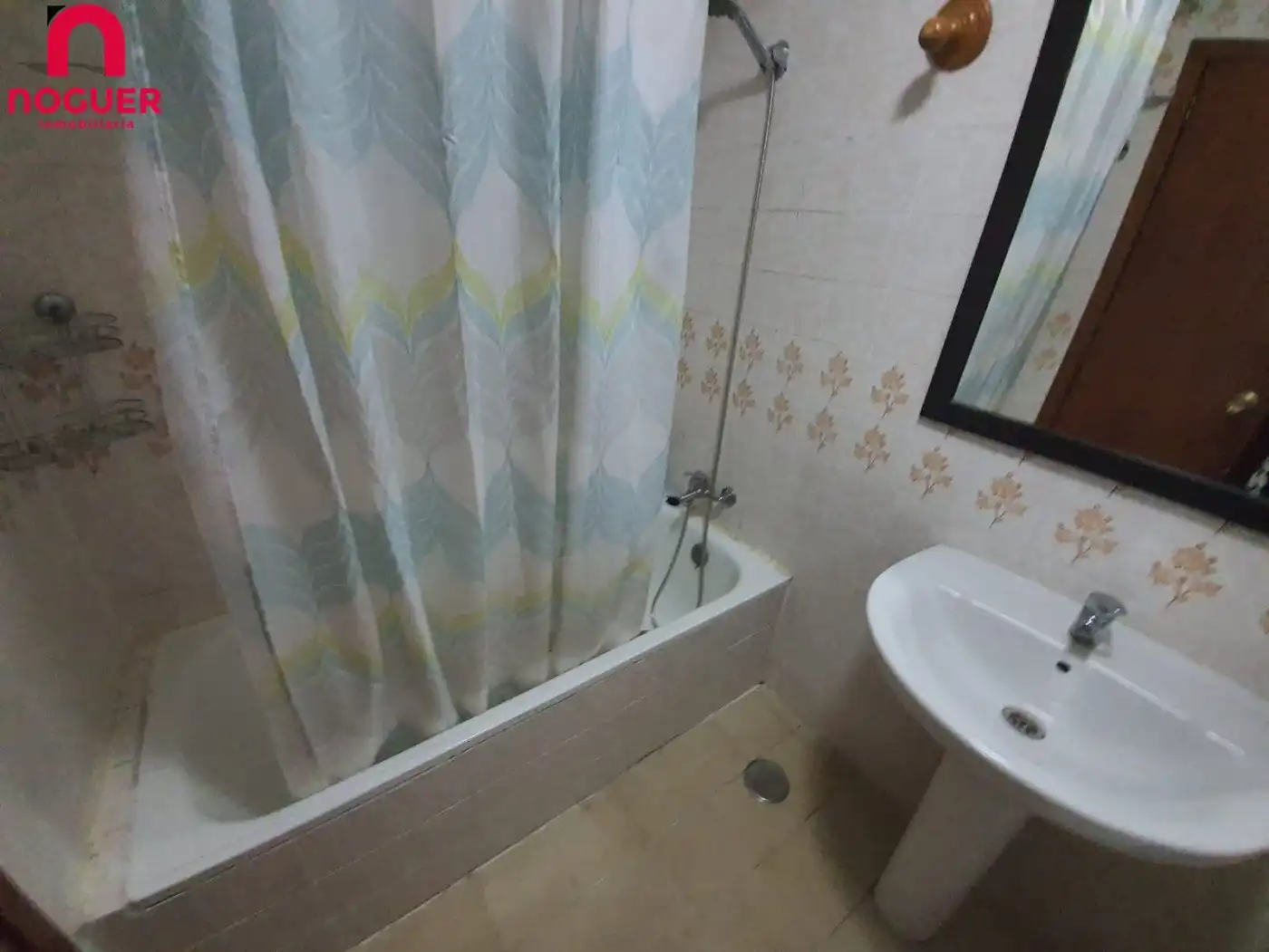 Bany de Pis de lloguer en Córdoba amb Aire condicionat, Terrassa i Moblat