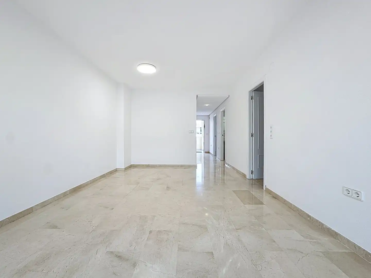 Wohnung zum Verkauf in L'Alfàs del Pi mit Klimaanlage, Privatgarten und Terrasse