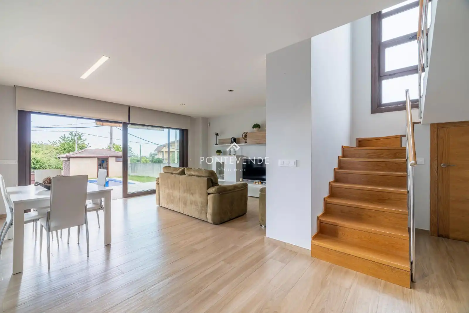 Sala de estar de Casa o chalet en venta en Vigo  con Calefacción, Terraza y Trastero