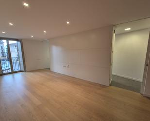 Flat to rent in Vic  with Balcony