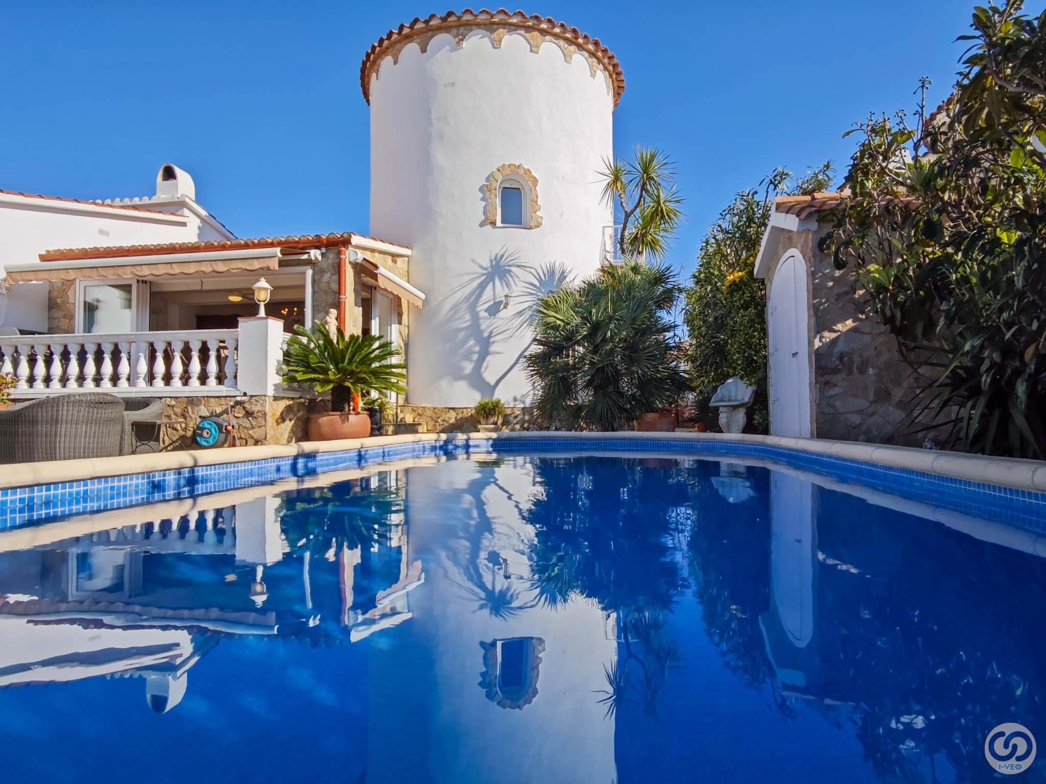 Piscina de Casa o xalet en venda en Empuriabrava amb Jardí privat, Terrassa i Piscina