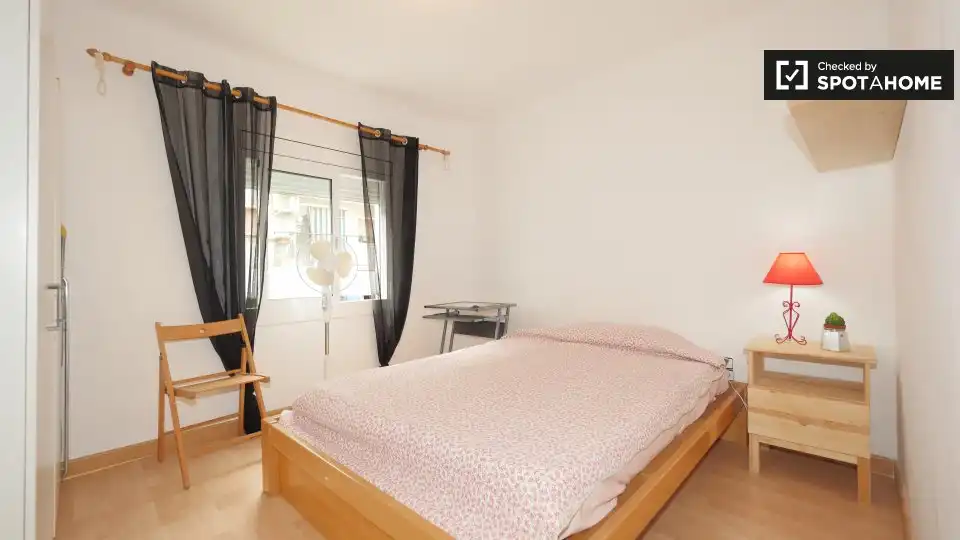 Habitación de Piso para compartir en L'Hospitalet de Llobregat con Aire acondicionado, Calefacción y Amueblado
