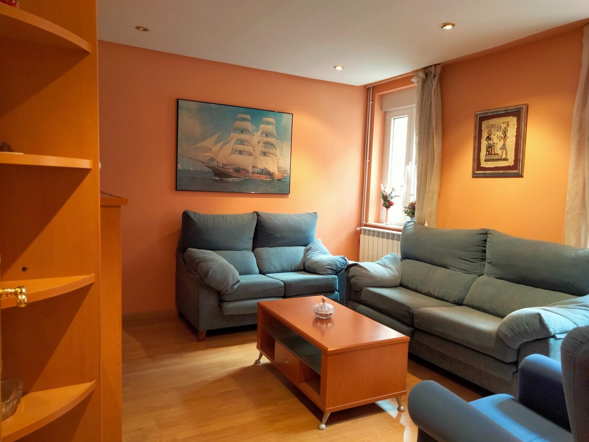 Sala d'estar de Casa adosada en venda en León Capital  amb Calefacció