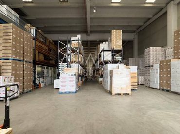 Nau industrial en venda a Calle Almazara