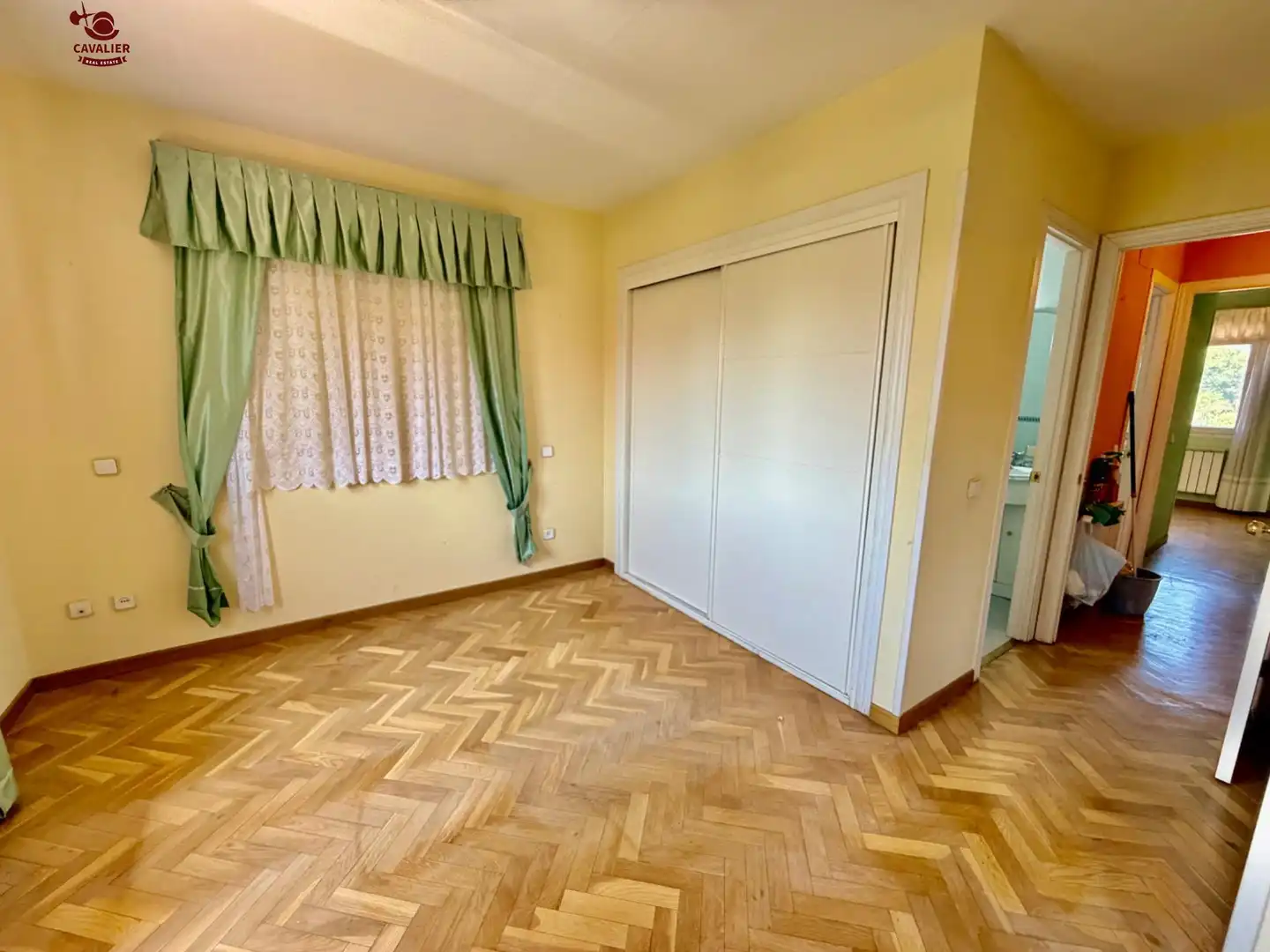 Dormitori de Casa adosada en venda en Guadarrama amb Calefacció, Jardí privat i Traster