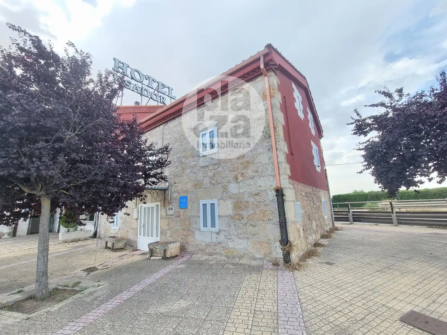 Vista exterior de Casa o xalet de lloguer en Burgos amb Calefacció, Traster i Moblat