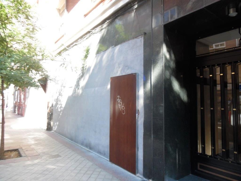 Exterior view of Premises for sale in  Madrid Capital