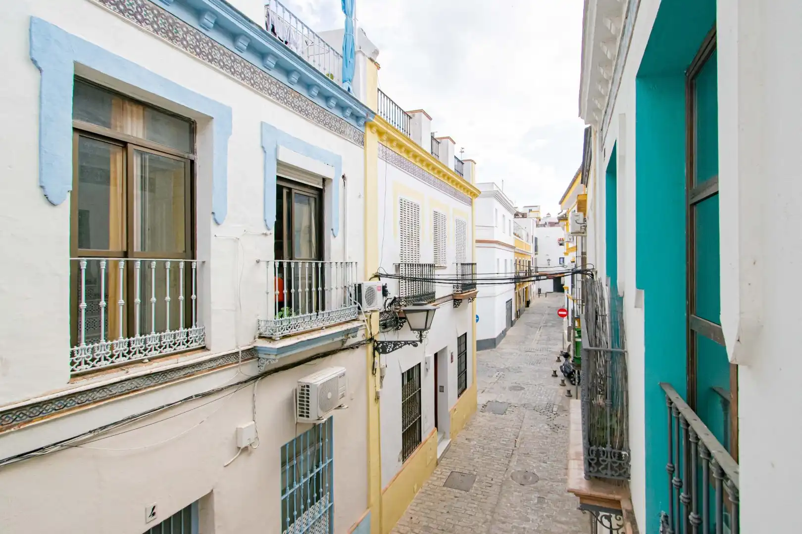 Vista exterior de Casa o xalet en venda en Sevilla amb Aire condicionat i Balcó