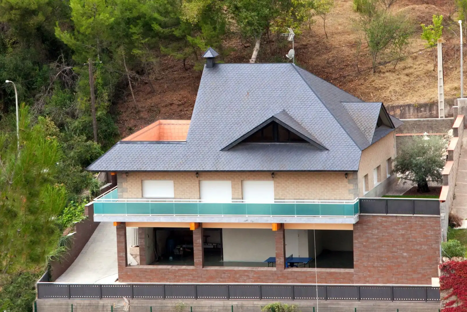 Vista exterior de Casa o xalet en venda en Vallirana amb Aire condicionat i Terrassa