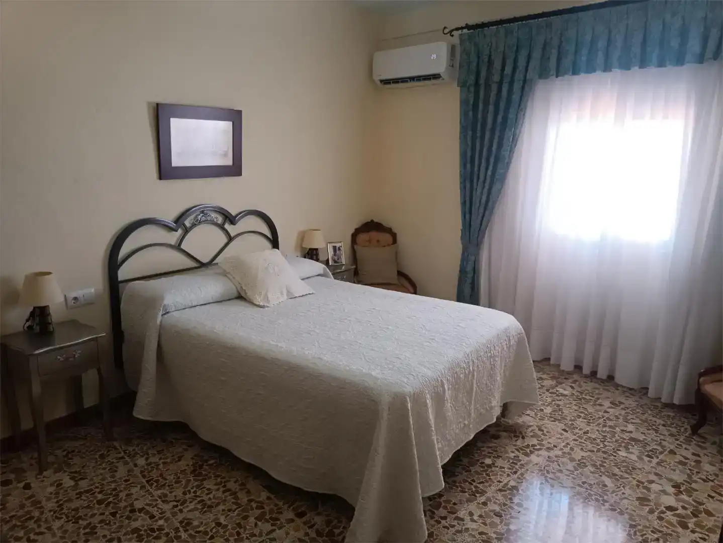 Dormitori de Casa adosada en venda en Lora del Río amb Aire condicionat, Moblat i Forn