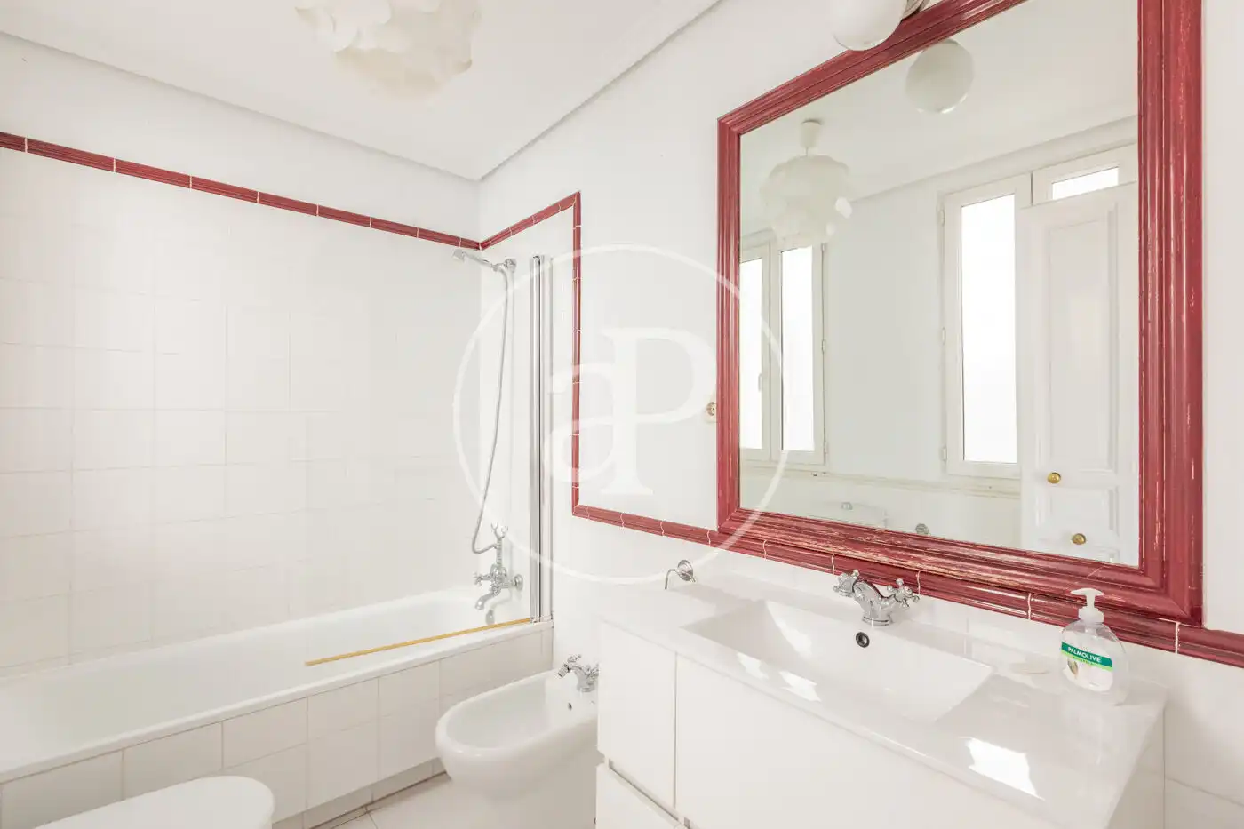 Bathroom of Flat for rent in Madrid  with Air Conditioner, Heating and Terrace