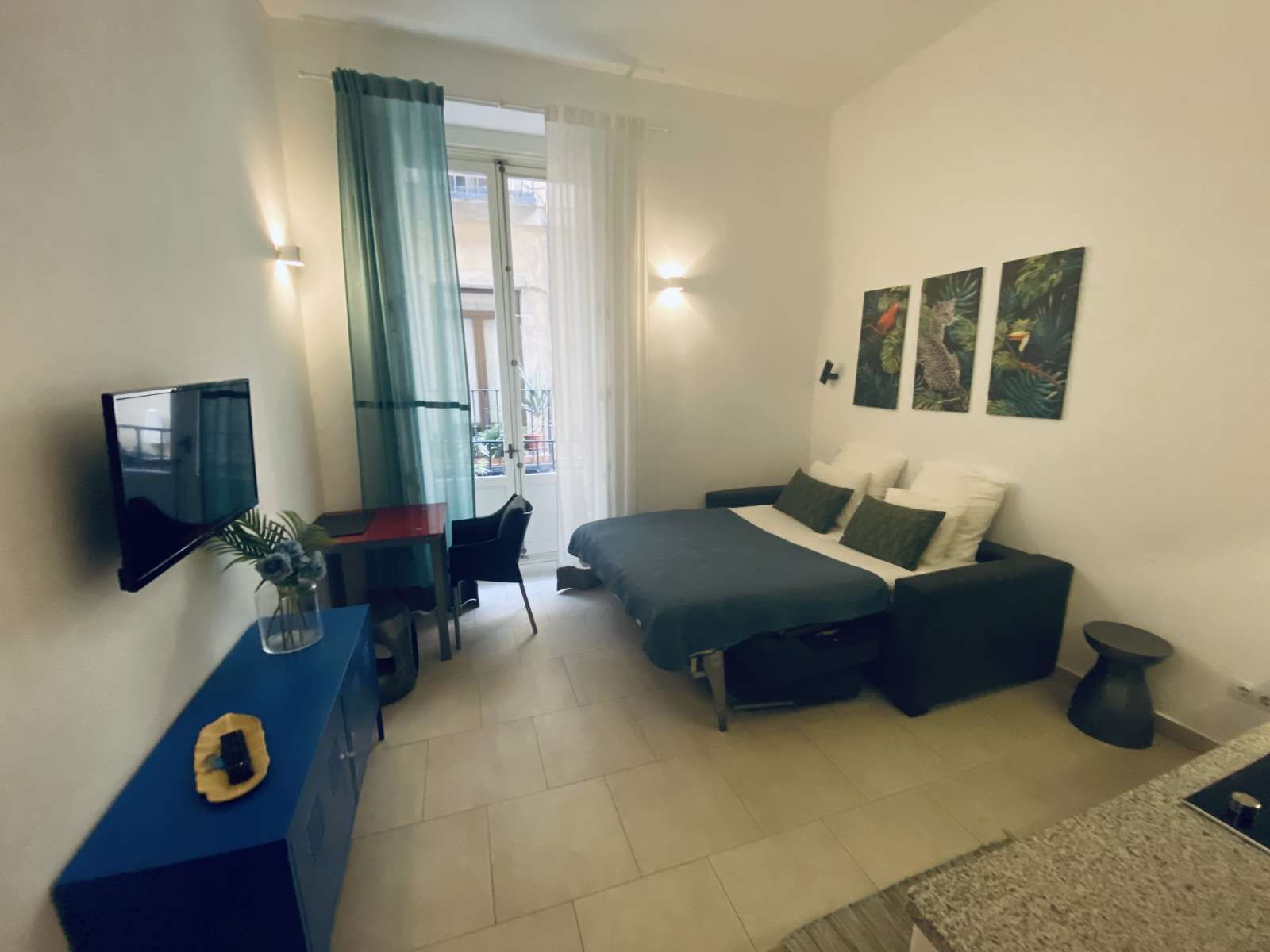 Bedroom of Study to share in  Madrid Capital  with Air Conditioner, Heating and Terrace