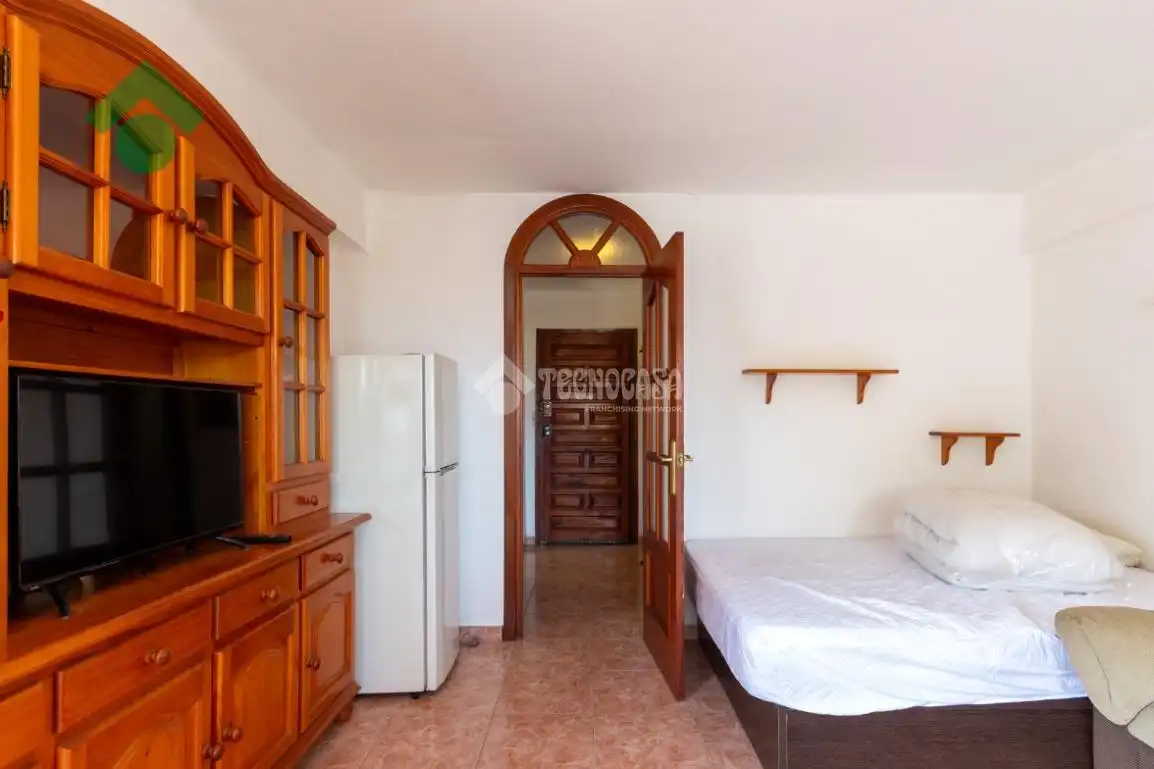 Habitación de Estudio en venta en Vélez-Málaga con Terraza, Amueblado y Piscina comunitaria