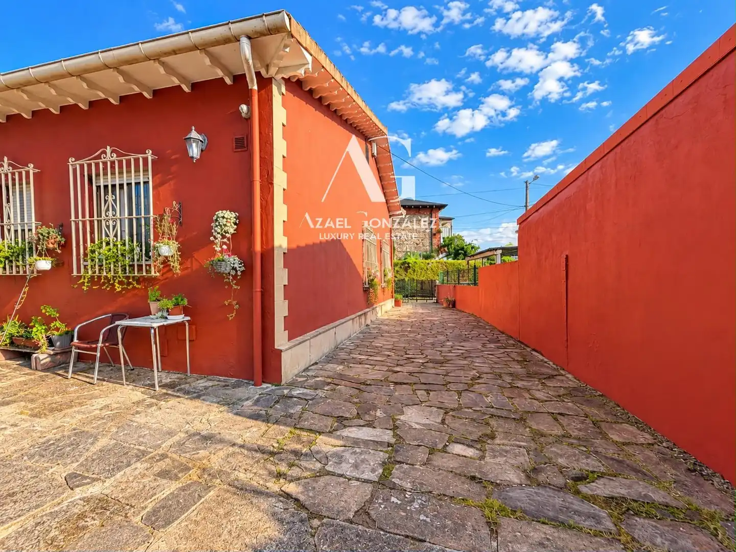 Vista exterior de Casa o chalet en venta en Torrelavega  con Calefacción y Amueblado