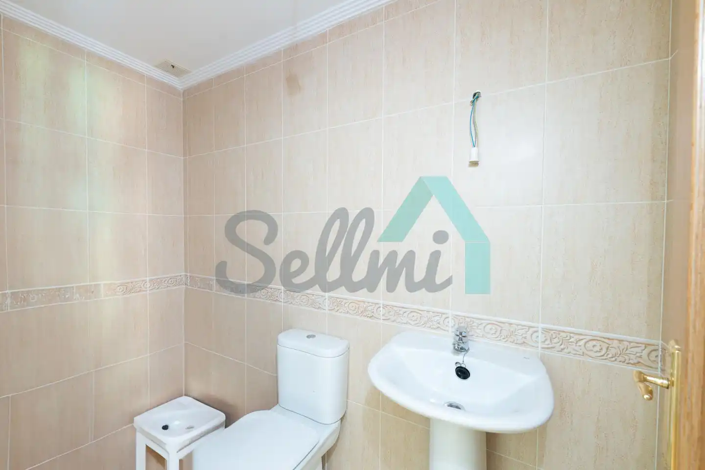 Badezimmer von Wohnung zum Verkauf in Aller mit Heizung, Terrasse und Abstellraum