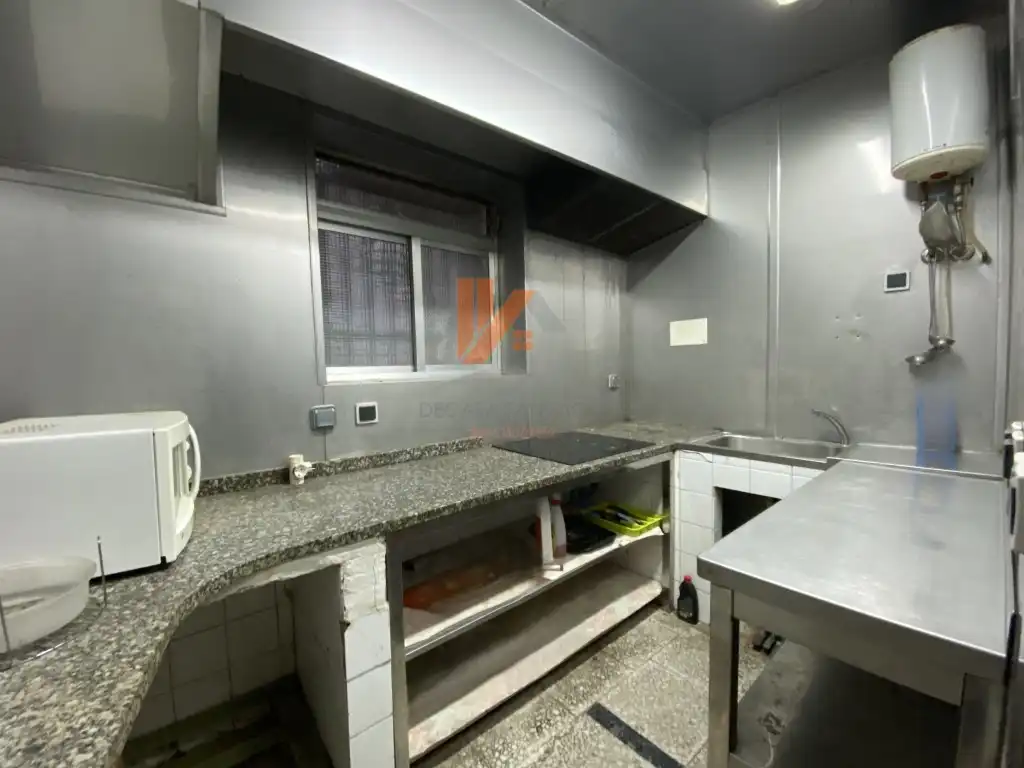 Cocina de Local en venta en Santiago de Compostela 
