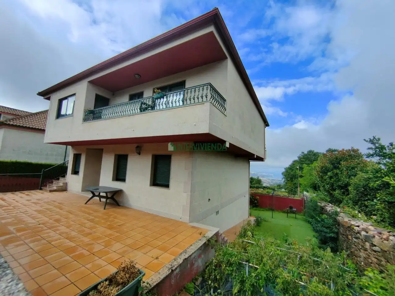 Vista exterior de Casa o xalet de lloguer en Redondela amb Calefacció, Jardí privat i Moblat