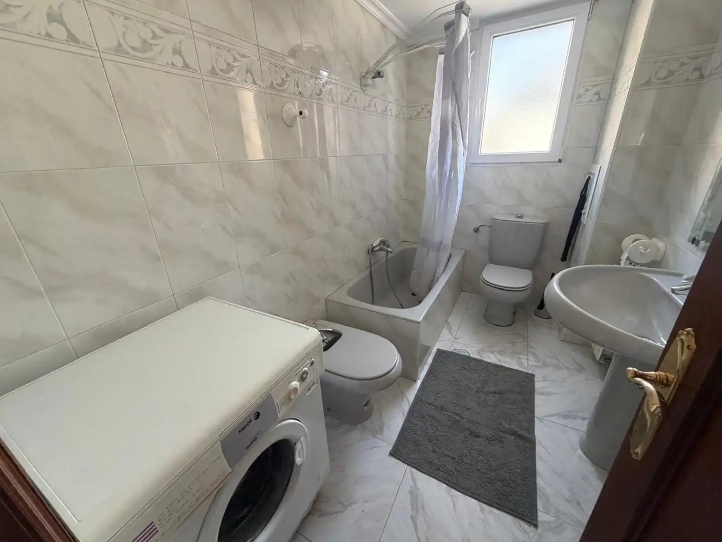 Baño de Piso en venta en Santander con Calefacción y Terraza