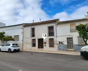 Vista exterior de Casa adosada en venda en Lora de Estepa amb Piscina