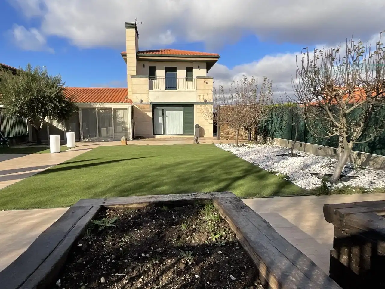 Terrassa de Casa adosada en venda en Cirueña amb Calefacció, Jardí privat i Parquet