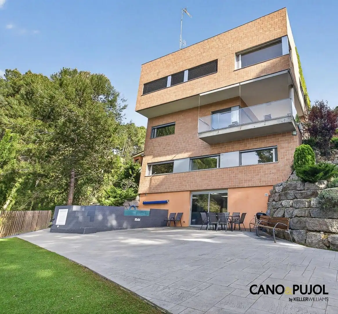 Exterior view of Houses for sale in Terrassa  with Air Conditioner, Heating and Terrace