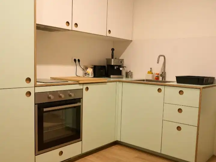 Küche von Büro zur Miete in Sevilla mit Klimaanlage, Heizung und Möbliert