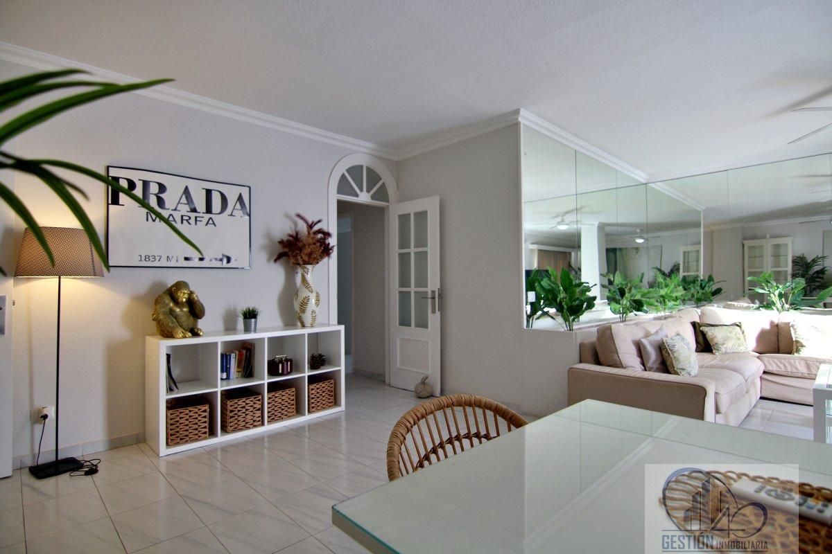 Sala d'estar de Àtic en venda en  Santa Cruz de Tenerife Capital amb Traster, Moblat i Alarma