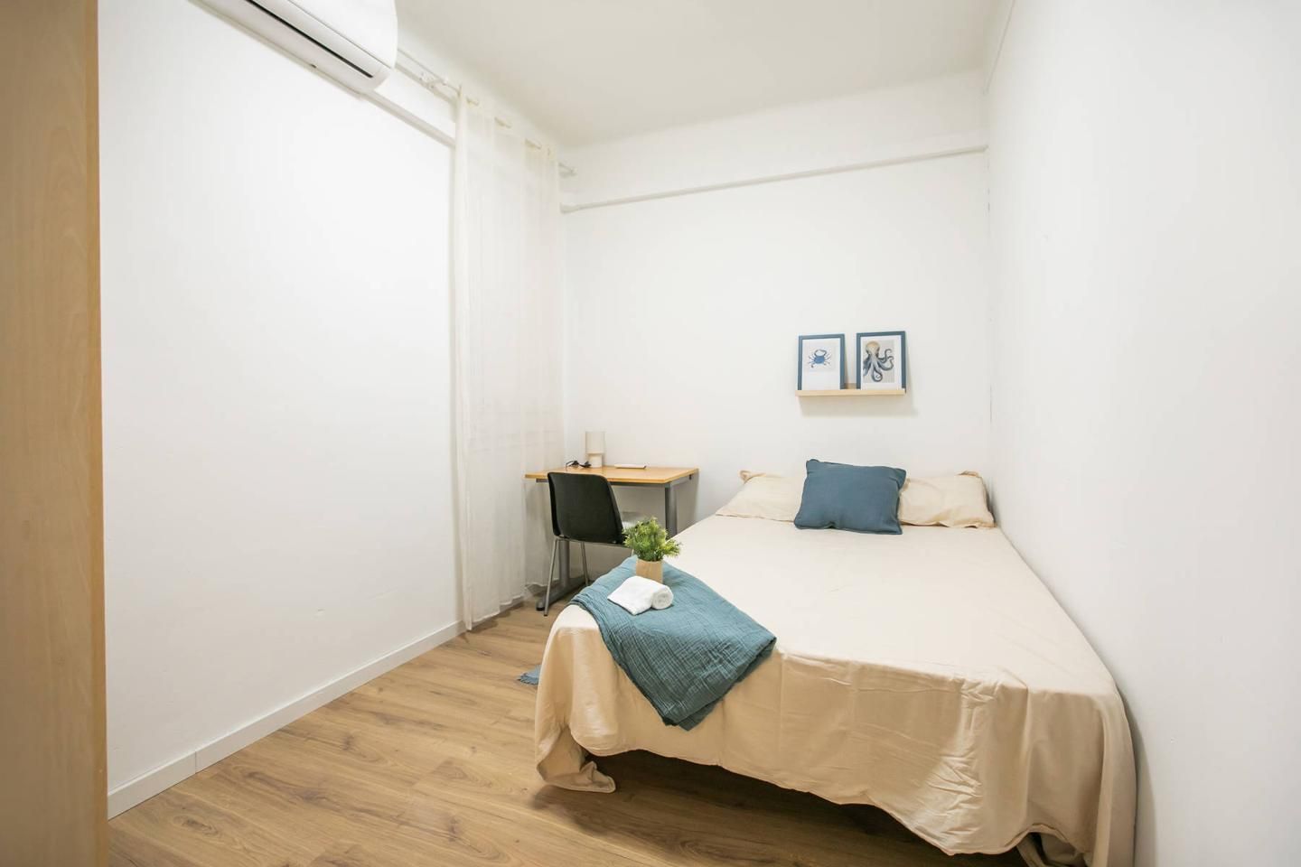 Flat to share in Carrer de Sant Joaquim, Vila de Gràcia, Gràcia