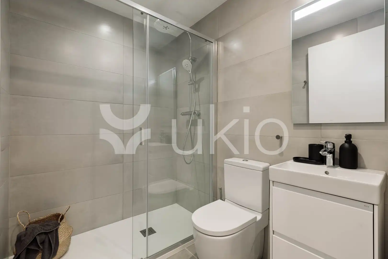 Badezimmer von Wohnungen zur Miete in Barcelona mit Klimaanlage, Heizung und Möbliert