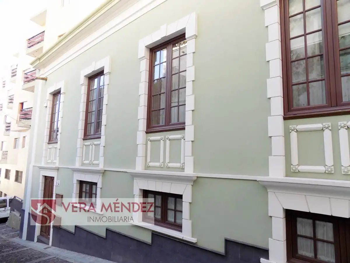 Vista exterior de Casa o xalet en venda en Santa Cruz de la Palma amb Terrassa i Moblat