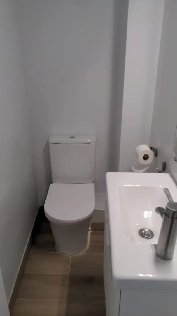 Bathroom of Flat for rent in Esplugues de Llobregat  with Air Conditioner, Heating and Terrace