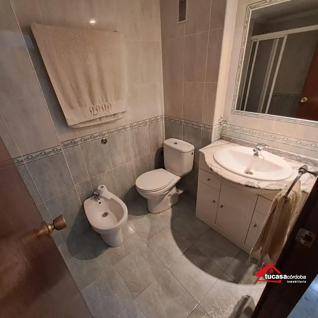 Bathroom of Flat for sale in Córdoba  with Air Conditioner and Heating
