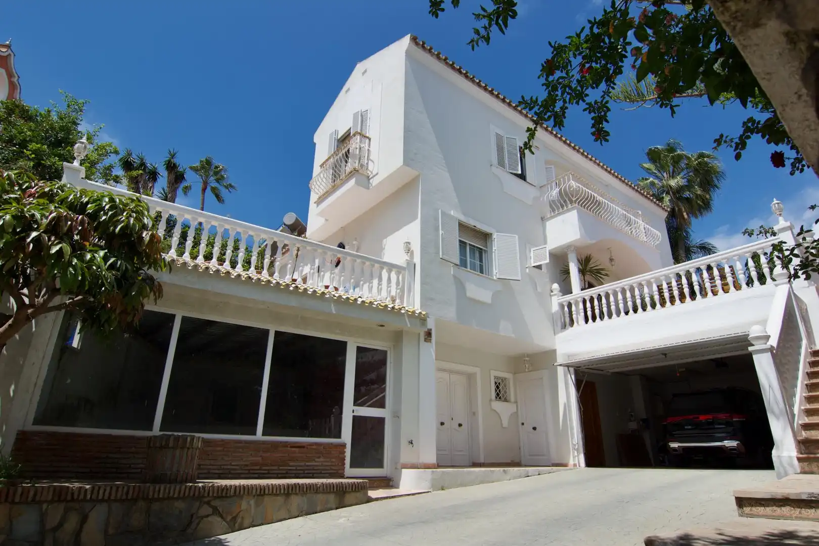 Vista exterior de Casa o xalet en venda en Benalmádena amb Calefacció, Jardí privat i Terrassa