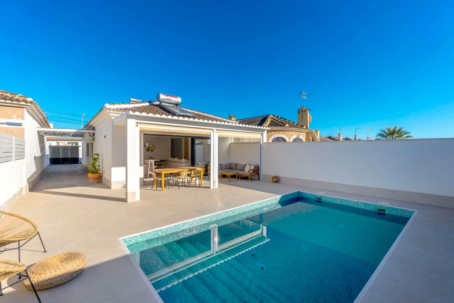 Exterior view of House or chalet for sale in Torrevieja  with Air Conditioner, Heating and Terrace