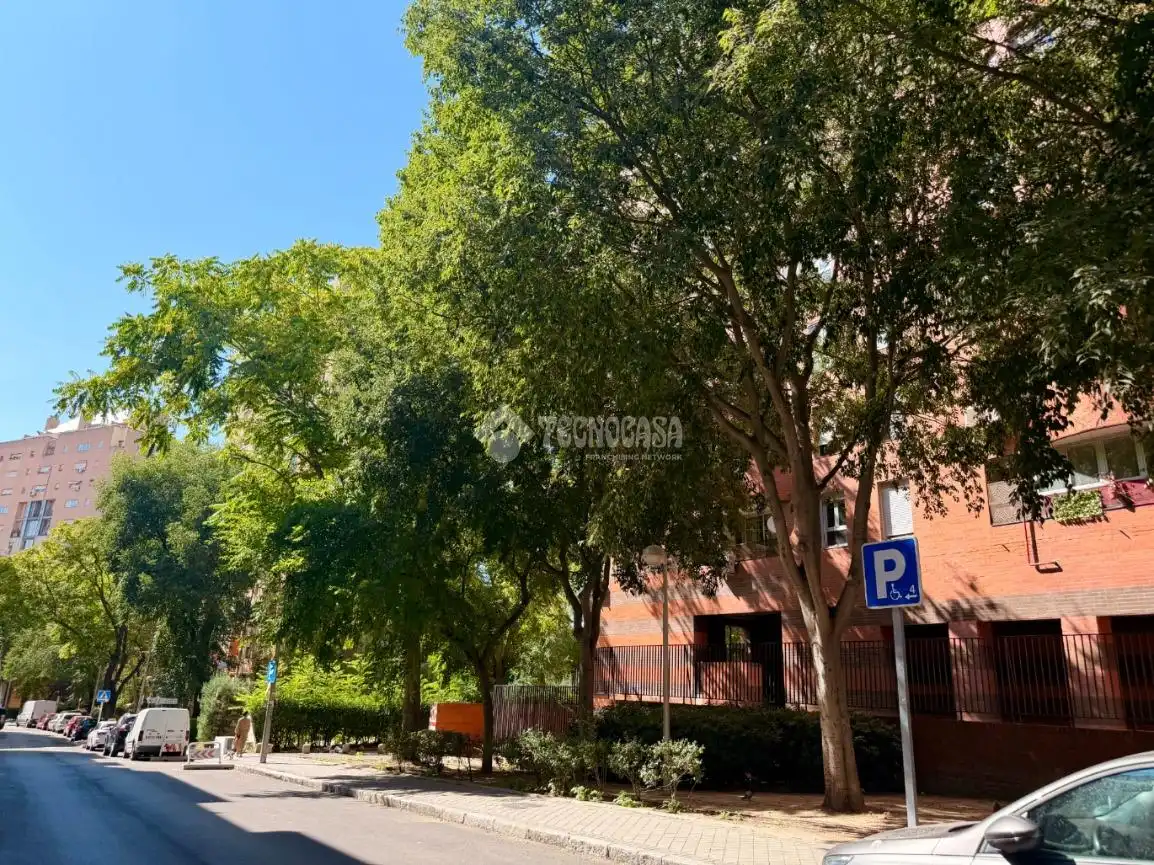 Vista exterior de Estudi en venda en Madrid