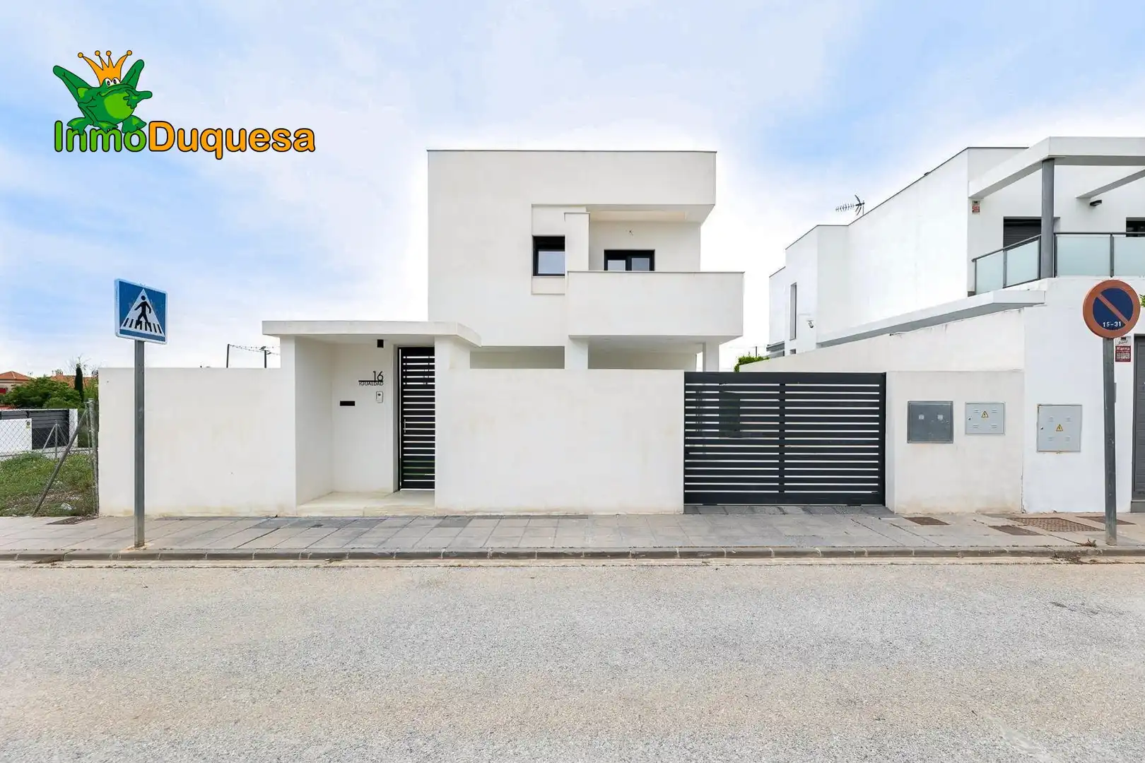 Chalet con piscina en venta en La Zubia Ciudad
