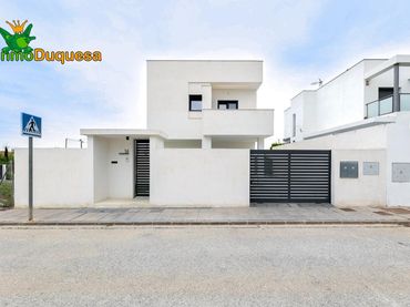 Xalet amb piscina en venda a La Zubia Ciudad