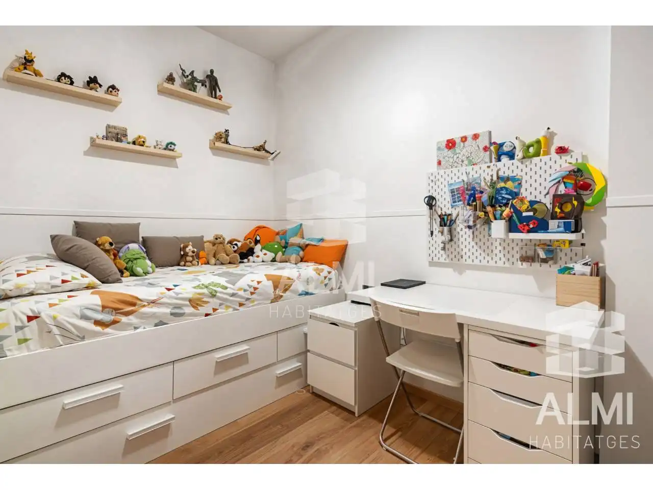 Schlafzimmer von Wohnung zum Verkauf in Barcelona mit Klimaanlage, Parkett und Terrasse