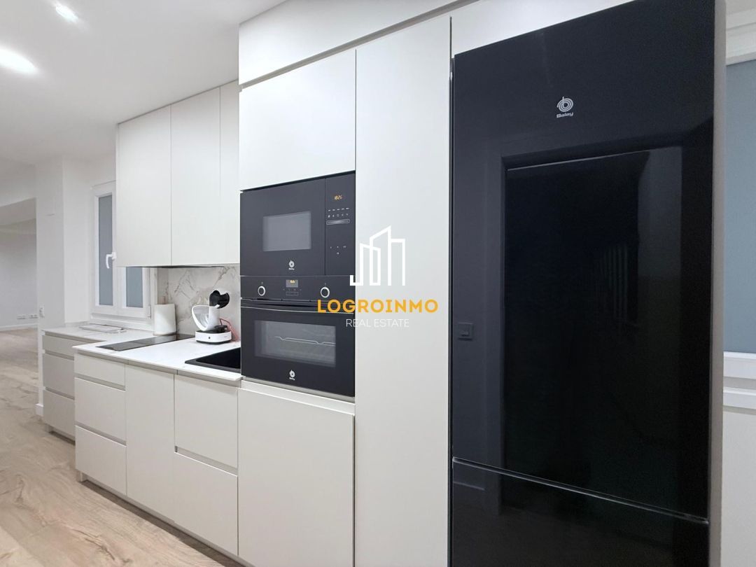 Kitchen of Flat for sale in  Logroño  with Air Conditioner, Heating and Furnished