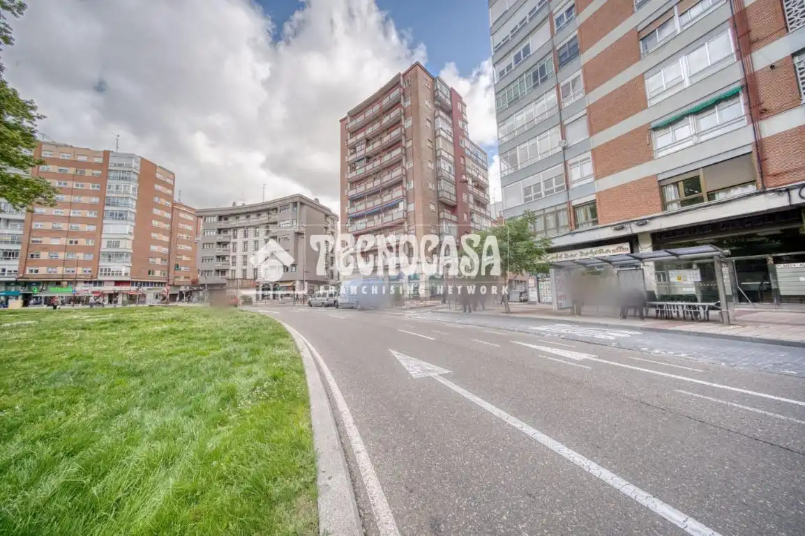 Außenansicht von Wohnung zum Verkauf in Valladolid mit Terrasse und Balkon