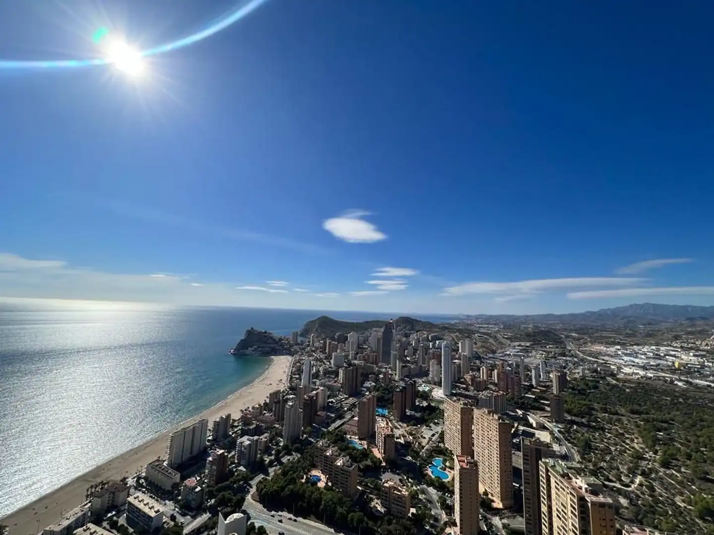 Vista exterior de Casa o xalet de lloguer en Benidorm amb Aire condicionat, Jardí privat i Moblat